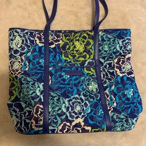 Gorgeous Vera Bradley Tote
